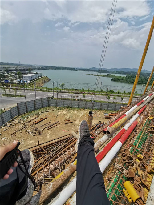 蔡甸区作业中发生设备损坏或人员意外，责任怎么划分？